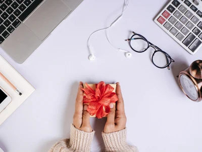 15 Best Personalized Office Gifts for Employees